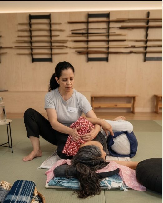 Fiorella Duarte pendant une séance de Shiatsu
